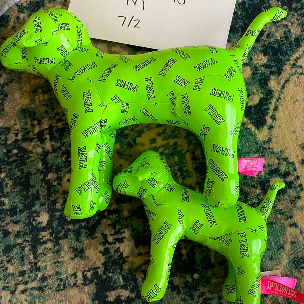 Vs pink dogs